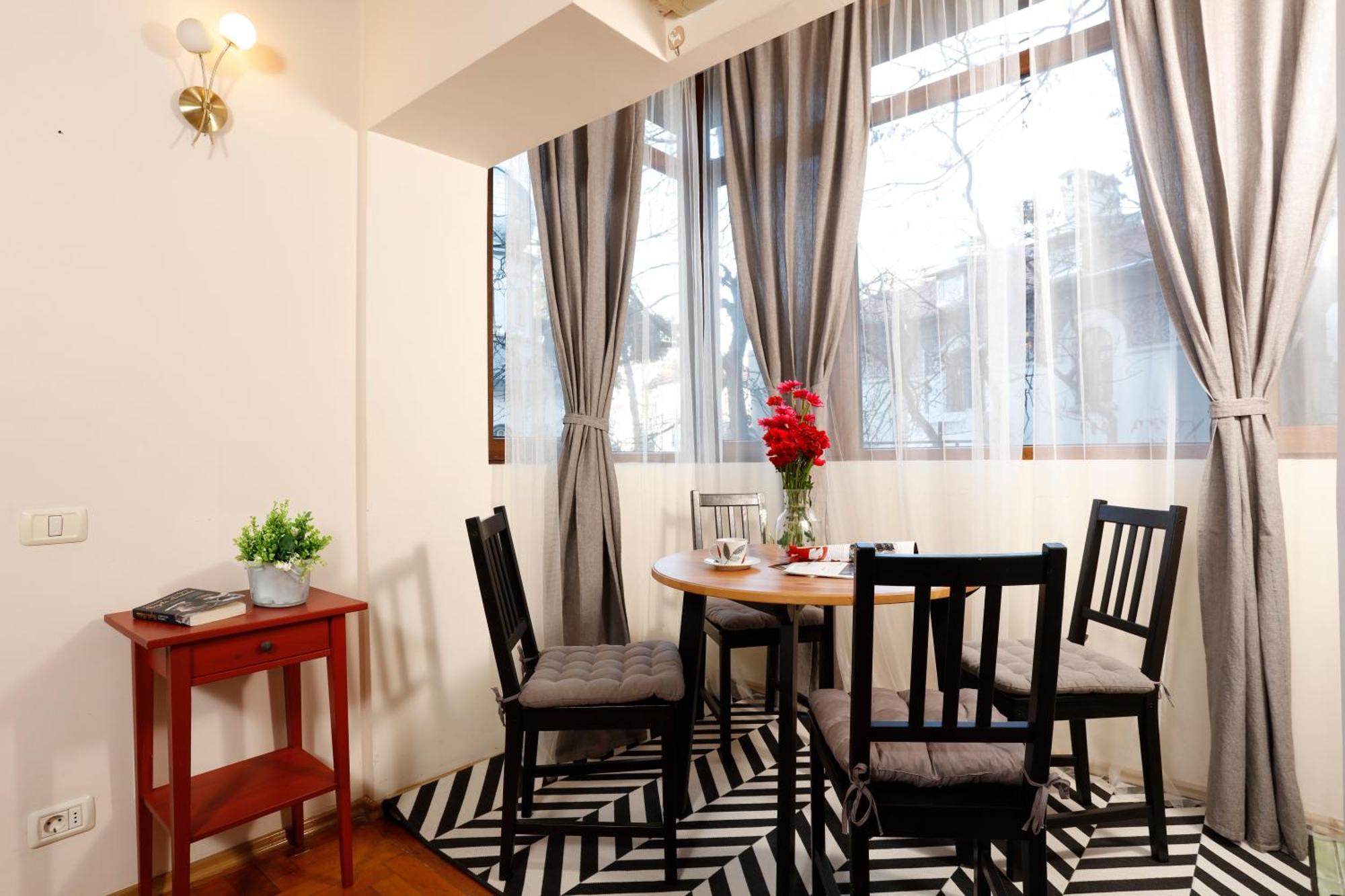 Peaceful Getaway - Generous 3-Bedroom Sanctuary - Close To Historic Old Town Bucureşti Exterior foto
