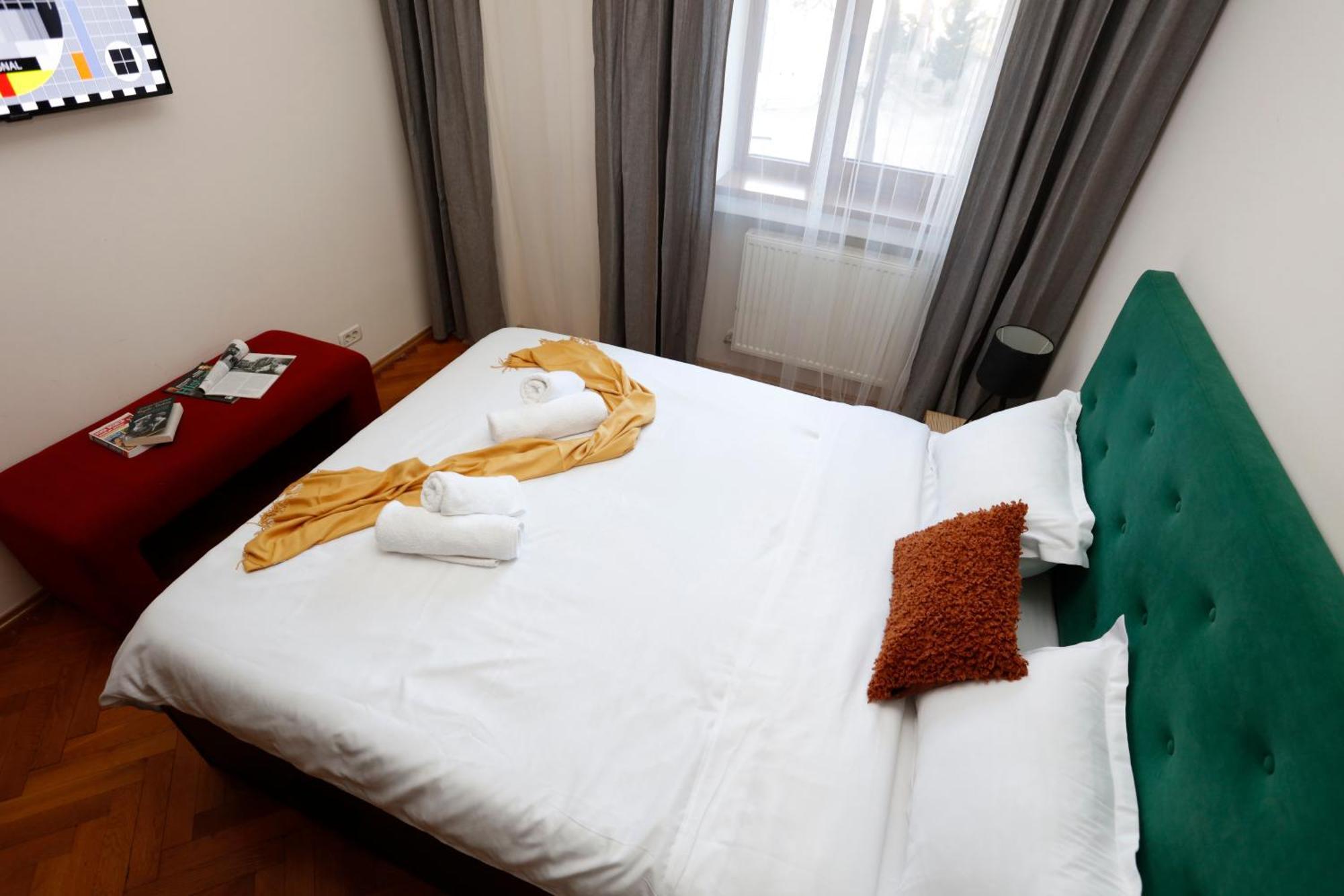 Peaceful Getaway - Generous 3-Bedroom Sanctuary - Close To Historic Old Town Bucureşti Exterior foto