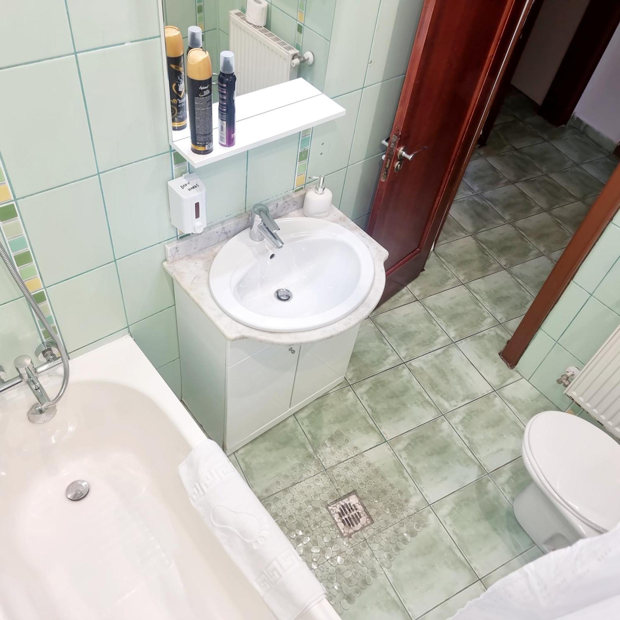 Peaceful Getaway - Generous 3-Bedroom Sanctuary - Close To Historic Old Town Bucureşti Exterior foto