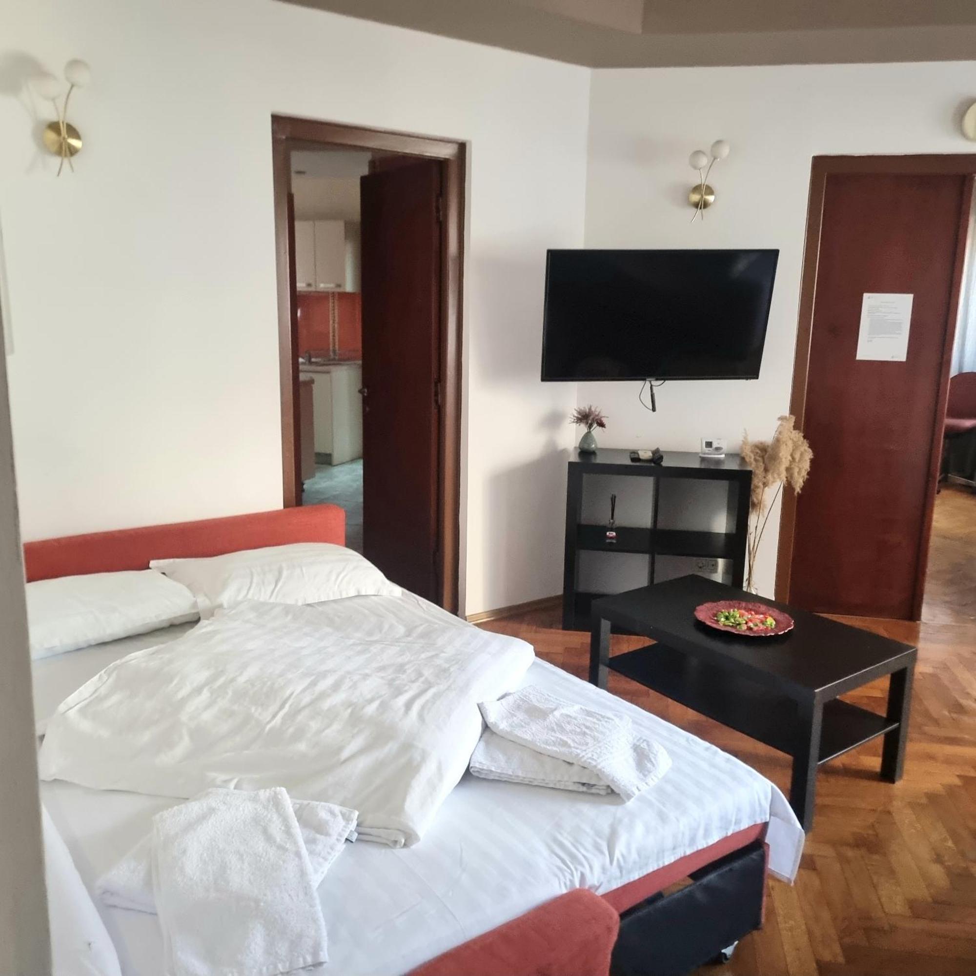 Peaceful Getaway - Generous 3-Bedroom Sanctuary - Close To Historic Old Town Bucureşti Exterior foto